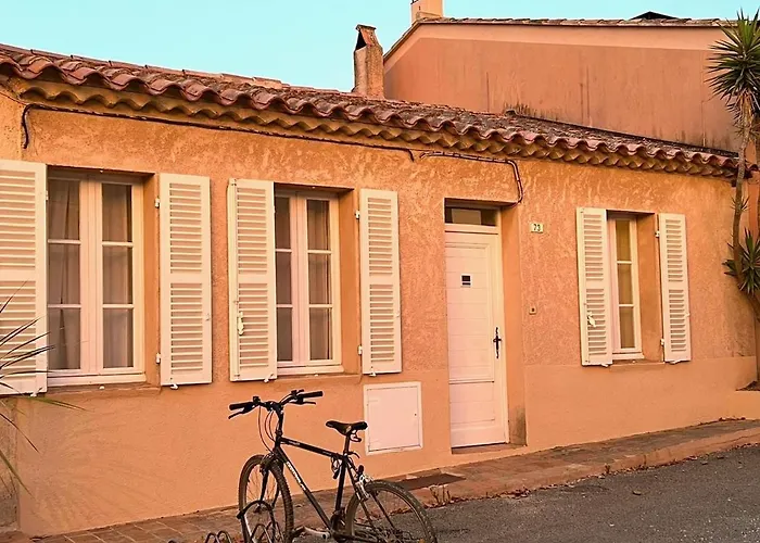 La Maison Et Son Adorable Jardin Clos