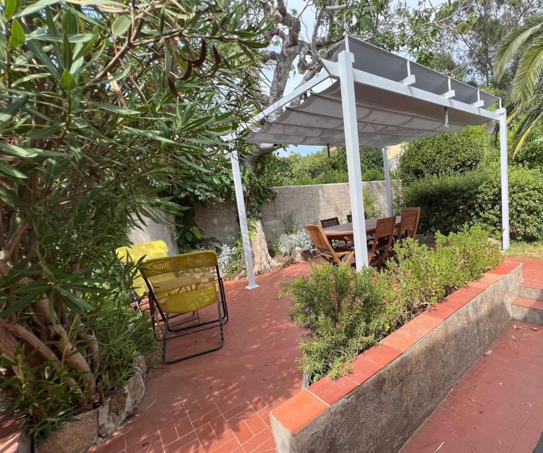 La Maison Et Son Adorable Jardin Clos * Porquerolles