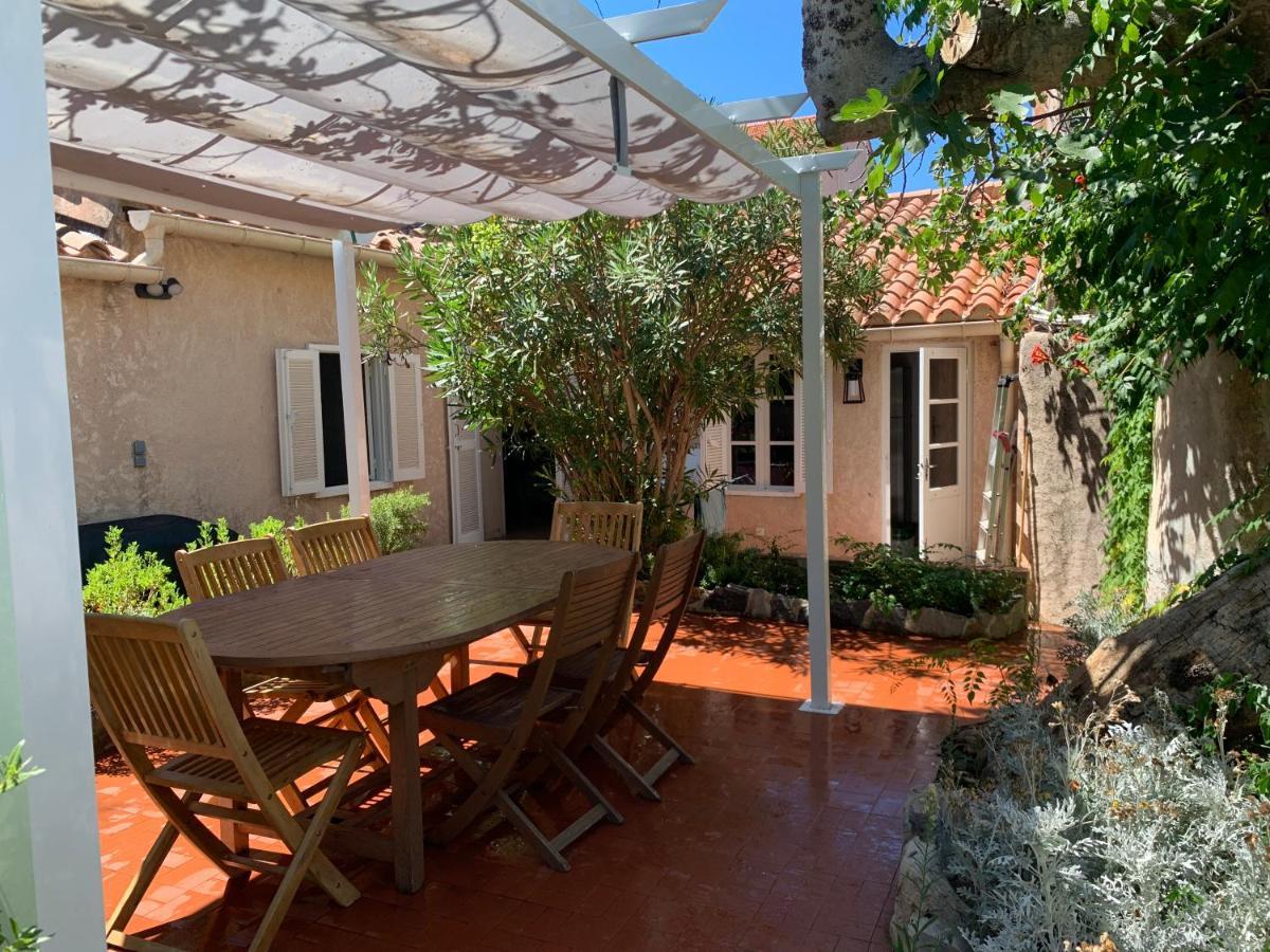 La Maison Et Son Adorable Jardin Clos * Porquerolles