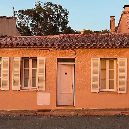 La Maison Et Son Adorable Jardin Clos Porquerolles Exterior photo