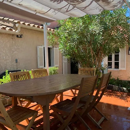 La Maison Et Son Adorable Jardin Clos Porquerolles Exterior photo