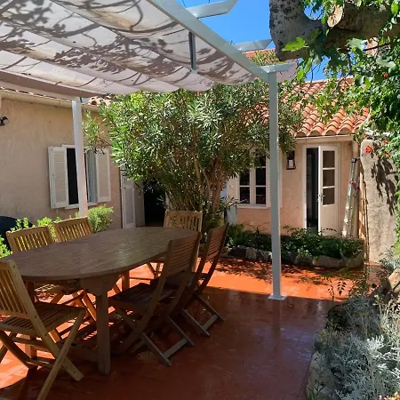 La Maison Et Son Adorable Jardin Clos Porquerolles Exterior photo